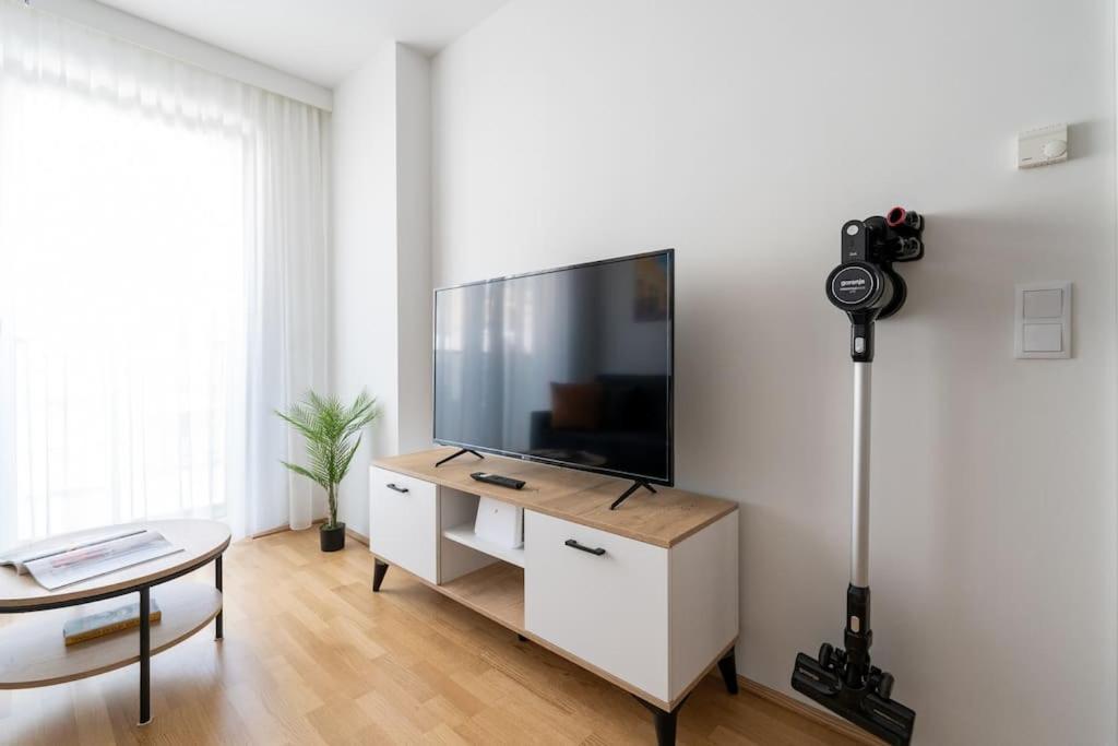 Urban 1Br Retreat, Easy City Link By Hm Wenen Buitenkant foto