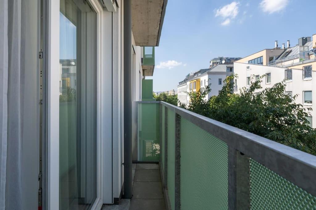 Urban 1Br Retreat, Easy City Link By Hm Wenen Buitenkant foto