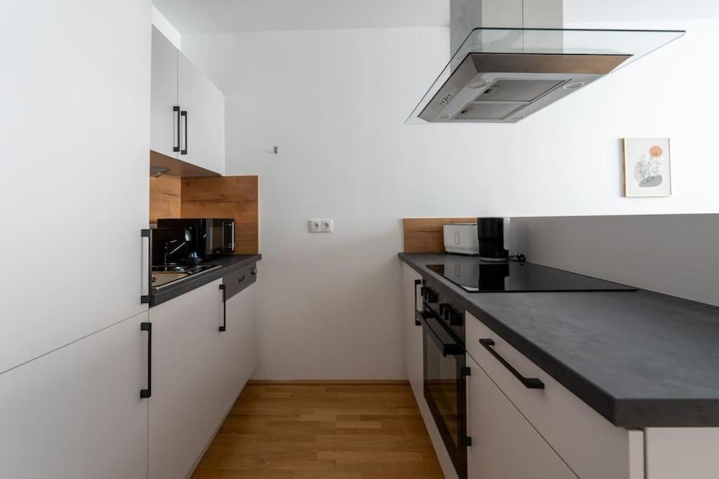 Urban 1Br Retreat, Easy City Link By Hm Wenen Buitenkant foto