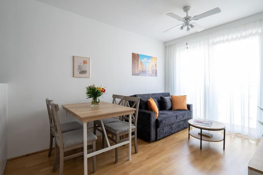 Urban 1Br Retreat, Easy City Link By Hm Wenen Buitenkant foto