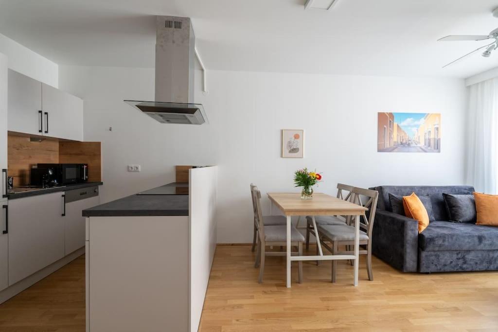 Urban 1Br Retreat, Easy City Link By Hm Wenen Buitenkant foto