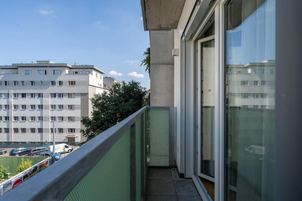 Urban 1Br Retreat, Easy City Link By Hm Wenen Buitenkant foto